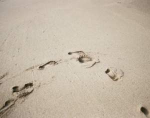 Emilie Watten- footprints_in_the_sand